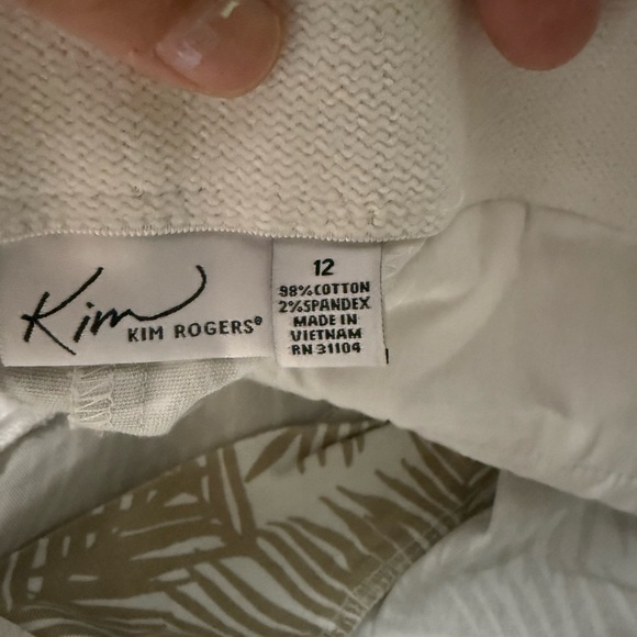 Kim Rogers Bermuda shorts floral. Hawaiian beachy palm leaves khaki Size 12 - Picture 4 of 4